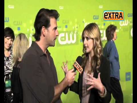 The Vampire Diaries VS: "Sarah Michelle Gellar contro Nina Dobrev" (Intervista - Parodia)