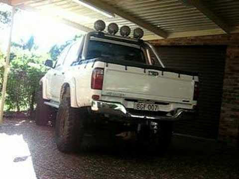 Toyota Hilux Sr5 2010. Hilux SR5: Exhaust sound clip