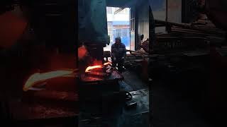 Şahmerdan Topuklu Manivela Balyoz Çekiç Imalatı Çelik Dövme Powerhammer Power Hammer Hot Forging