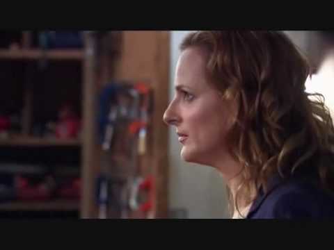 Laurel Holloman and Jennifer Beals as Tina Kennard and Bette Porter