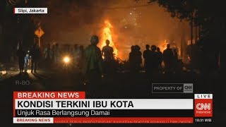 Kobaran Api Kembali Dihidupkan Oleh Pengunjuk Rasa