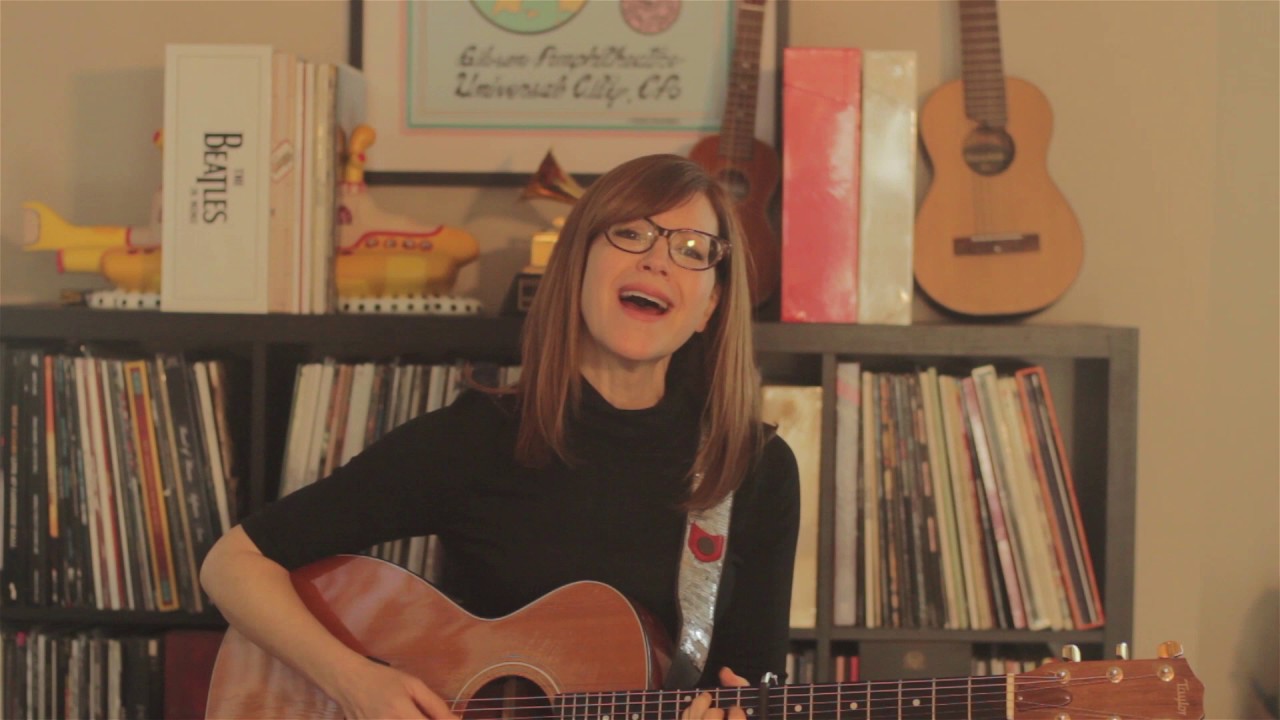 Lisa Loeb - "Skeleton"のギター弾き語り映像を公開 新譜「A Simple Trick To Happiness」収録曲 thm Music info Clip