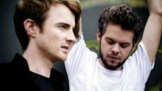 Watch Pnau Dancing On The Water video