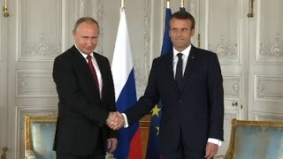 Versailles Poutine Accueilli Par Macron Au Grand Trianon