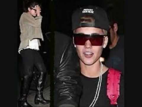 Who is justin bieber dating at the moment