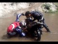 Atravessando o Rio da Trilha de Conrado