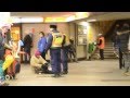 Magyar rendőrök cipőt vettek a hajléktalan férfinak