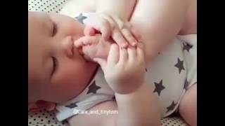 Ayağini Emen Bebek 2