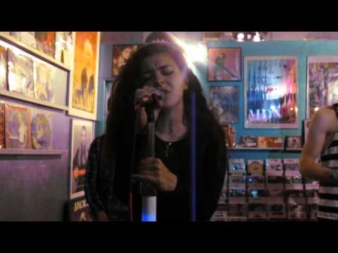 Charli XCX - I Want It That Way (Backstreet Boys Cover) Borderline...