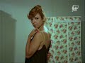 ناهد شريف فى مشهد من فيلم عارية تماما