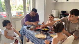 Kardeşleri̇mle Evlatlarimla Kahvalti Keyfi̇