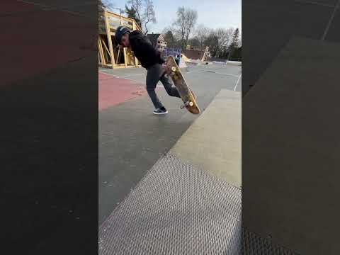 Tom Stearns shredding at 50 Uxbridge skatepark!