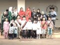 خواندن سرود راجع به همبستگی ملی در افغانستان توسط سارا جان و بقیه ای بچه ها تار