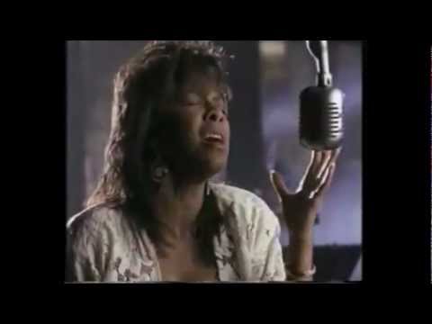 #nowwatching Natalie Cole - Miss You Like Crazy