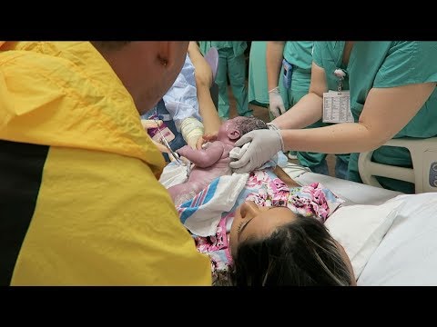 PARTO OFICIAL ( SIN EPIDURAL) & REVELACIÓN DE SEXO ♀👶🏻♂ | FAMILIA LATORRE