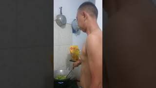 Aksi Koki Bugil