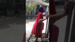Kepoin Tetangga..