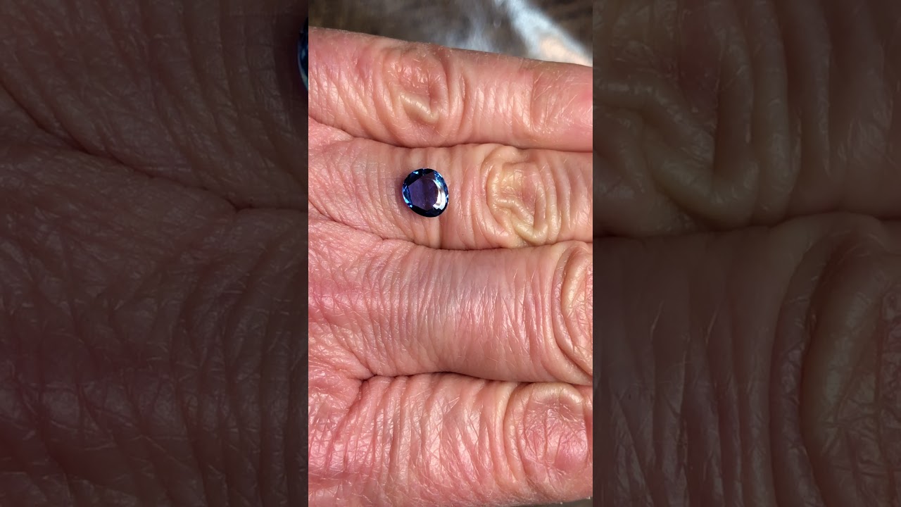 https://www.montanasapphires.com/4-montana-yogo-sapphire-oval-1-01-ct/
