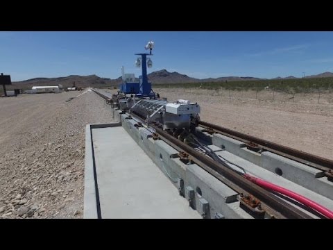 Thử nghiệm lần đầu của  xe lửa siêu tốc Hyperloop One :3