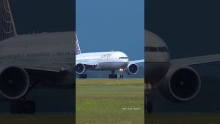 United Airlines Beautiful Takeoff