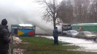 Видео На улице Ак. Бакулева в Москве загорелся автобус в 13:15 (МСК) 29.12.2013. от Сергей Моисеев, улица академика Бакулева, Москва, Россия