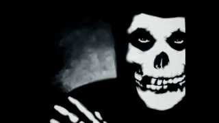 Watch Misfits In The Doorway video