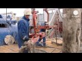 David Cameron insta a su país a respaldar el "fracking", un polémico sistema de...