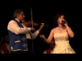 Újvári Marika nótacsokrot énekel