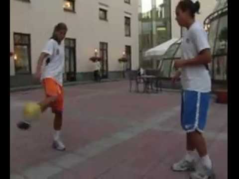 U-20 WNT: Tobin Heath and Casey Nogueira Ball Tricks Battle