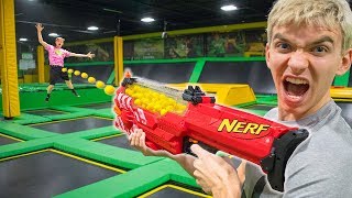 NERF TRAMPOLINE WAR!! NERF TRAMPOLINE WAR!!