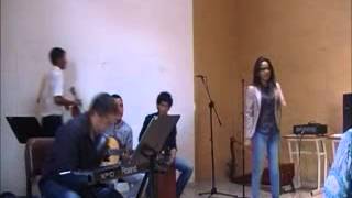 Watch Daniela Alguien Como Tu video