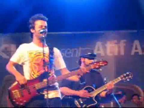 Woh Lamhe (Live) by Atif Aslam