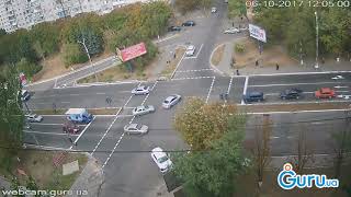 Видео ДТП на перекрестке пр.Мира и ул. Зелинского в Мариуполе 06.10.2017 от Интернет портал Guru.ua, проспект Мира, Мариуполь, Украина