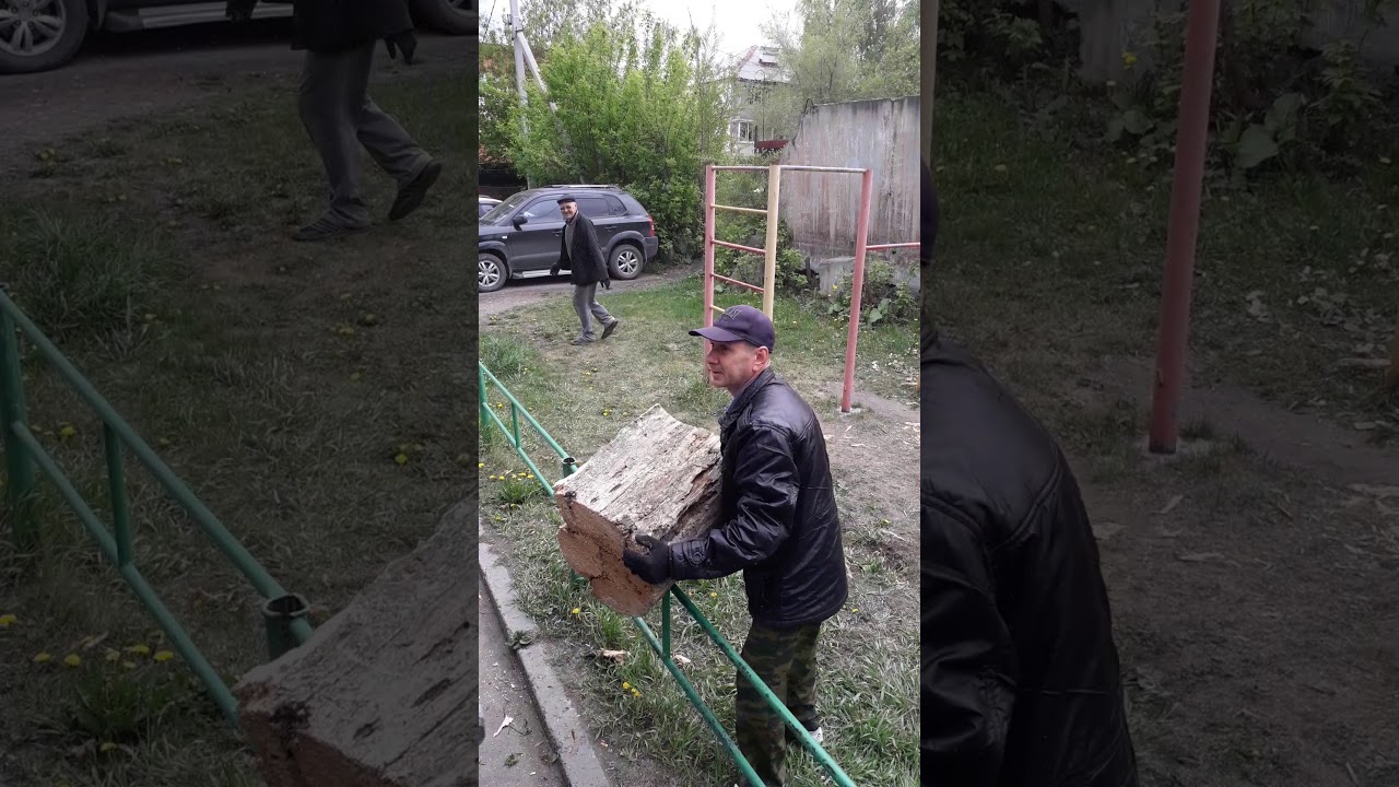 Лысый амбал занимается сексом с подружкой после душа