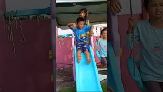 Seru Banget Main Kerosotan, Di Temani Aunty Nila