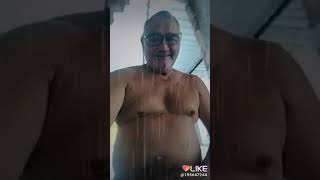 Meu Tio Tomando Banho Pelado