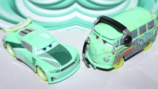 Mattel Disney Cars Glow Racers Fillmore & Chase Racelott Vitoline Piston Cup Next-Gen Glow In Dark