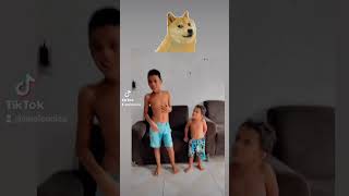 Menino Dançando Engraçado