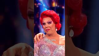 La Voix Reading Everyone.