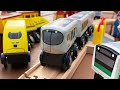 西武鉄道 001系 Laview 電車の子供向けおもちゃが踏切を通過☆木製レールのコースを組み立てて走行遊びしました。【ウピさん&upisch】