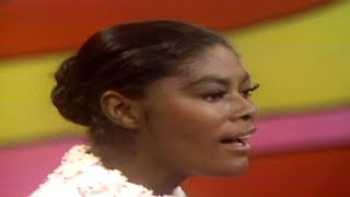 Watch Dionne Warwick We Can Work It Out video