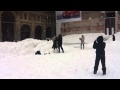 Nevicata Bologna 2012 - ragazza nuda in Piazza Maggiore