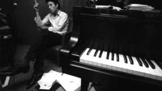 Watch Tom Waits And No One Knows Im Gone video