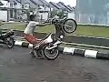 image Lucu Atraksi Motor Gagal Bikin Muka Benjut
