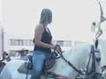 mujer come caca