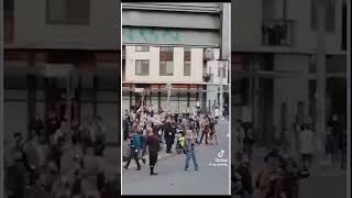Federal Agents Shoot Noncombatant Usa Citizens From Rooftop -