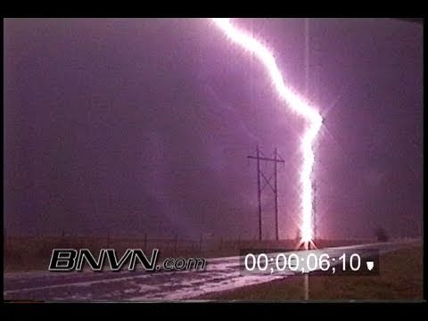 4/10/1995 Very close lightning strike video
