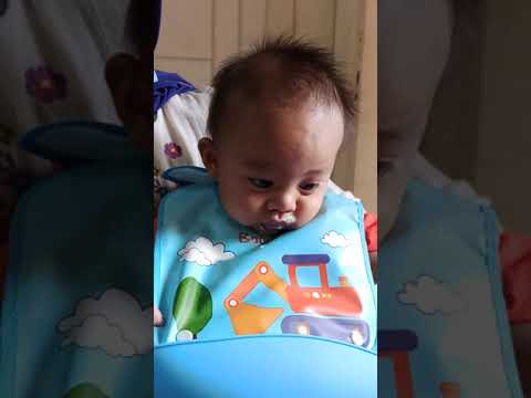 Baby R Pertama Kali Makan 5 Bulan 27 Hari