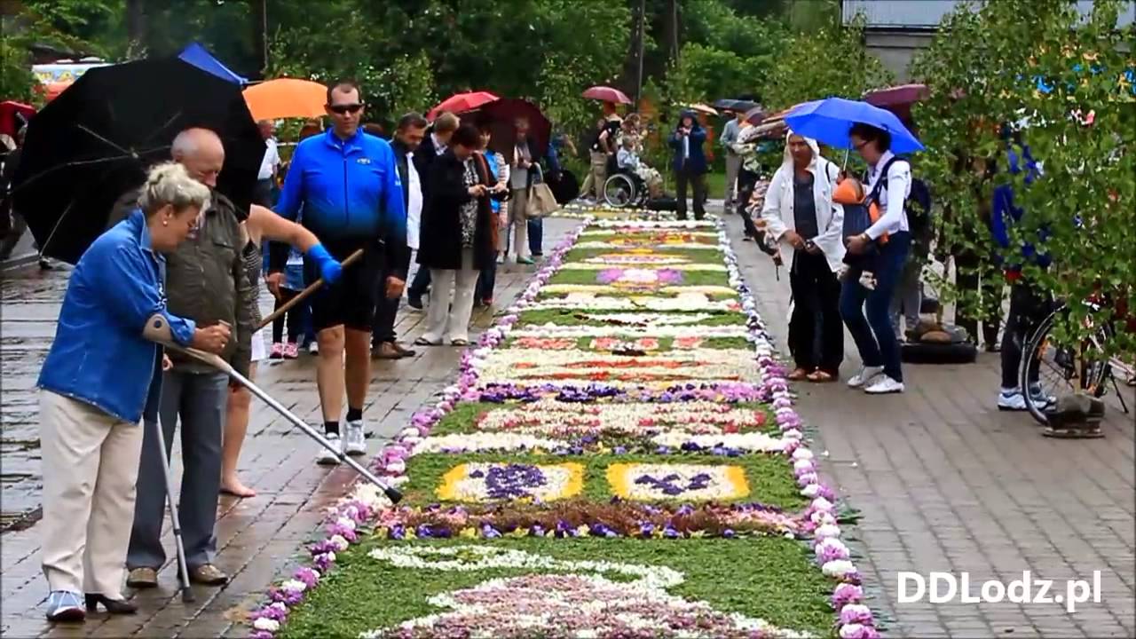 Boże Ciało 2013: Kolorwe dywany z kwiatów w Spycimierzu - YouTube