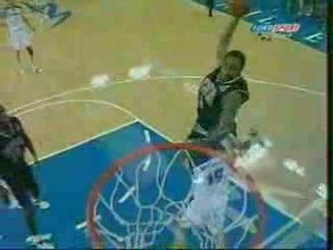 vince carter olympic dunk over 7. Vince Carter dunks over Fred.